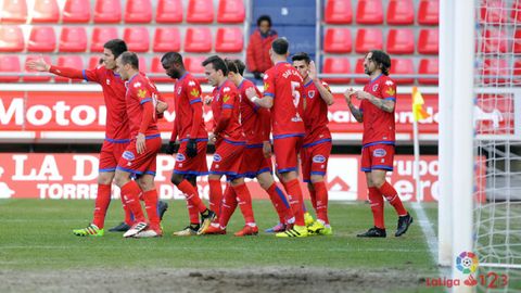 Jugadores del Numancia celebran un gol ante el C�rdoba