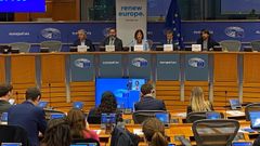 De izquierda a derecha, en la audiencia p�blica sobre las 87 vedas a la pesca de fondo, Gonzalo Rodr�guez, Iv�n L�pez, Izaskun Bilbao, Pierre Karleskind (presidente del comit� de Pesca en la Euroc�mara) y Gonz�lez Irusta