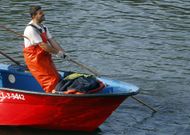 Los mariscadores vilanoveses se esforzaron por hacer los topes en la zona de O Ari�o. 