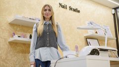 Anastasia Bobrova, manicurista rusa que trabaja en Ourense