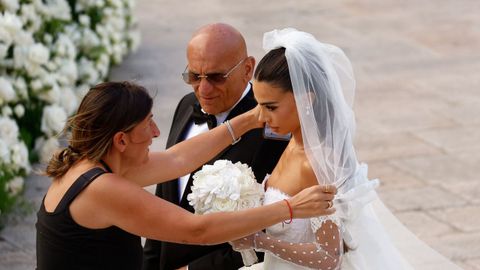 Alessia Elefante acude a la iglesia de San Giorgio Martire, en Locorotondo (Italia)