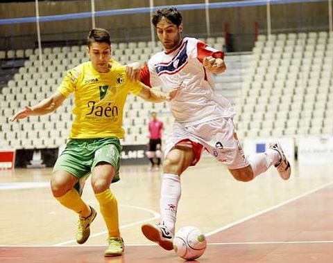 En el partido de Sar gan� el Santiago al Ja�n, 6-3.
