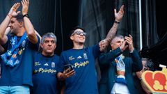 Colombatto, entre Silvino y Csar Martn, durante la celebracin del Real Oviedo