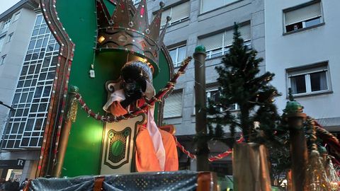 Uno de los Reyes Magos por las calles de Ribadeo.