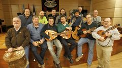 Los miembros de la tuna, en un ensayo celebrado este s�bado para preparar la actuaci�n del pr�ximo d�a 1 de diciembre