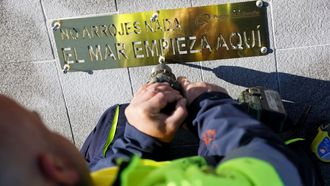 Campa&ntilde;a de la Autoridad Portuaria para sensibilizar sobre los residuos que caen al mar
