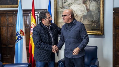 Manuel Cardoso Prez, que dejar la alcalda de Vilardevs, con el presidente provincial del PP, Jos Manuel Baltar   