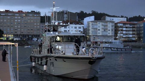 PATRULLERAS DE LA ARMADA ESPAOLA ENTRANDO EN EL CLUB NAUTICO DE RIBEIRA,