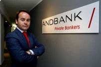Luis Touri�o, en la nueva sede de Andbank en Vigo.