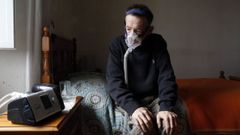 Paulino Blanco, conectado al ox�geno en su casa de Cospeito