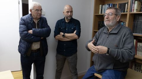 REUNI�N EN RAZO. El Concello de Carballo organiz� ayer una reuni�n en el centro social de la parroquia para explicar todos los detalles de la situaci�n desde la riada de este pasado s�bado