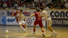 Foto del partido del Noia Portus Apostoli y ElPozo Murcia en el pabell�n Agust�n Mour�s de Noia