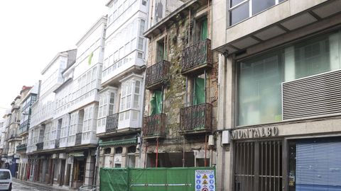 Fachada del 162 de la calle Magdalena, que conserva la rejería de Sargadelos en los balcones