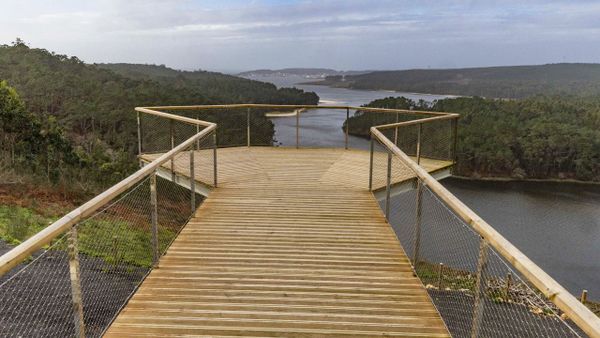 El mirador de Cereixo (Vimianzo), sobre la r&iacute;a de Camari&ntilde;as.