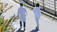 Personal sanitario en el hospital Montecelo, en Pontevedra