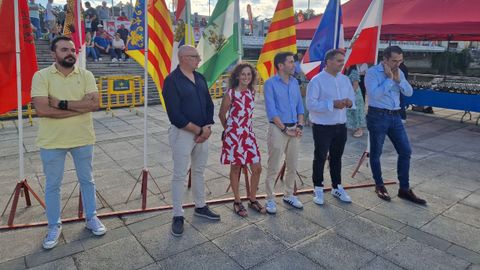 La consejera de Educaci�n, Eva Ledo, en el centro, junto al resto de autoridades, durante la entrega de premios del LIV Descenso Internacional del R�o Deva.