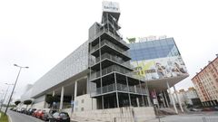 El centro comercial Abella lleva varios a�os cerrado, aunque desde agosto del 2022 abri� Family Cash un hipermercado en los bajos