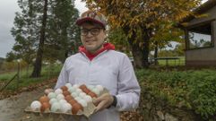 Pablo clasifica y envasa cada tarde los huevos de colores, smbolo de la diversidad que l mismo representa. As Galias de Pablo empez a distribuir en agosto y, a la segunda semana, ya tenan el 70 % de su produccin vendida (algo ms de 9.000 huevos a la semana). En septiembre, ya haban cubierto el 100 % entre hosteleros y puntos de venta.