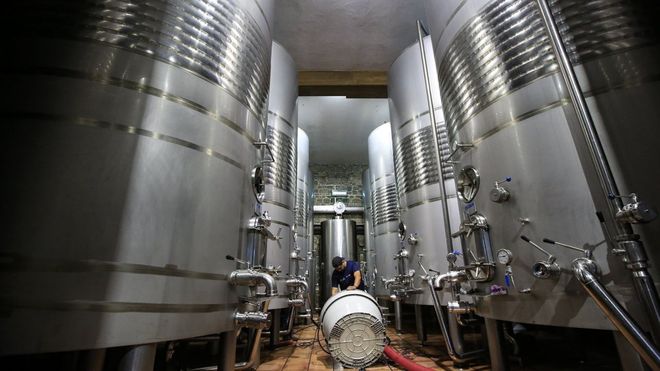 Las bodegas m&aacute;s grandes cuentan con sistemas de extracci&oacute;n de gases y las m&aacute;s peque&ntilde;as utilizan la ventilaci&oacute;n