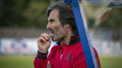 Luis Bonilla, en la banda, en el duelo contra el Compostela.