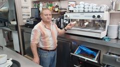 Manolo, propietario de la cafetera San Telmo