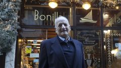 Csar Bonilla, ante una de sus churreras de A Corua el da que celebr su 90 cumpleaos, el 7 de diciembre del 2022