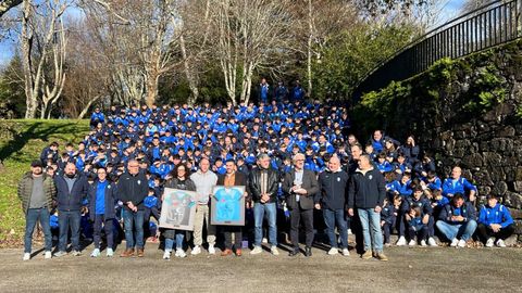 Foto de familia en el acto de celebraci�n del d�cimo aniversario del club.