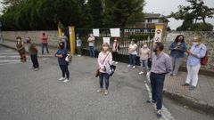 Padres del CEIP Veleiro do Campo en protesta por el desdoble de la clase de 6� de primaria.