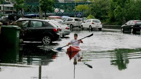 Esta semana se repitieron las habituales escenas de anegamiento en el Malec�n de Betanzos. 