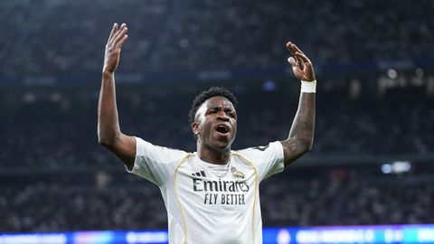 Vinicius celebra con rabia el gol que sentenci&oacute; la eliminatoria para el Real Madrid