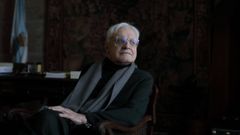 O escritor V�ctor F. Freixanes, presidente da Real Academia Galega, fai un percorrido biogr�fico e cultural ollando con optimismo cara ao futuro da lingua. 