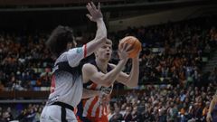 Karlis Silins, en un partido del Leyma Coru�a contra el Granada.