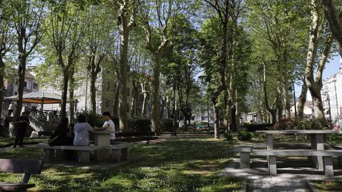 En el parque de A Ponte se desalojaron y limpiaron enseres de varias personas