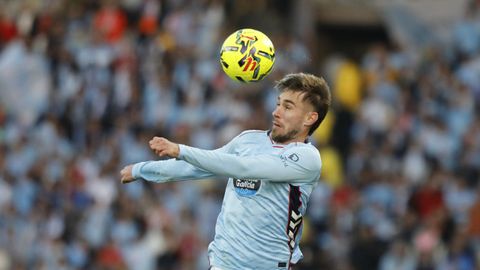 �scar Mingueza, durante el partido entre Celta y Athletic Club de este domingo.