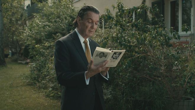 Mrtin suter, en una escena del documental biogr&aacute;fico Everything About Martin Suter. Everything but the Truth