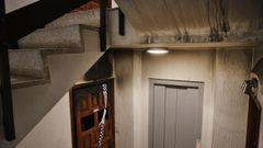 El fuego se declar� en la puerta de acceso a un primer piso, que result� muy da�ado