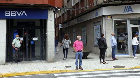 Oficinas bancarias del BBVA y Abanca. Ambas entidades figuran en el r�nking del Financial Times como las dos mejores empresas espa�olas para trabajar.