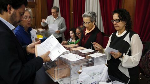 Recuento del voto emigrante en Ourense en las elecciones generales del 2015