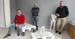 Fernando, �lex y Mart�n han emprendido un camino que -lo saben de antemano- ser� tan duro como el material que trabajan. 