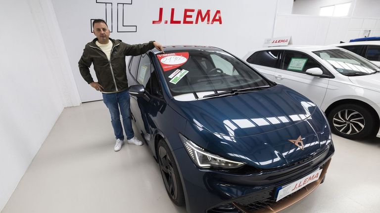 Julio Lema, de Talleres J. Lema, habla sobre los beneficios de los coches el�ctricos