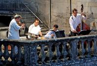 Esta es la sexta edici�n de conciertos nocturnos en el arco del Museo, en la praza da Le�a.