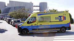 Una ambulancia, en el exterior del hospital Montecelo, en Pontevedra, en una imagen de archivo
