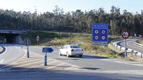 El accidente se produjo en las inmediaciones de la salida de la AG-11 en Isorna.