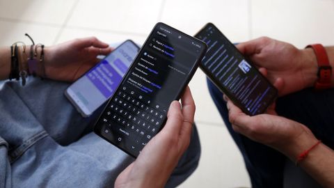 Imagen de archivo de tel&eacute;fonos m&oacute;viles.