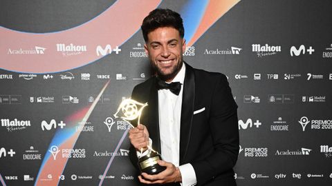 Jos� Carlos Montoya recibe el premio a personaje del a�o