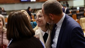 La candidata popular a la reelecci&oacute;n como presidenta de la Junta de Extremadura, Mar&iacute;a Guardiola, al finalizar la segunda jornada de la sesi&oacute;n de investidura, este mi&eacute;rcoles en M&eacute;rida.