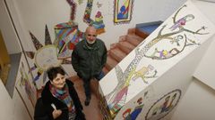 gueda Ruibal y Fran Prez-Mirs, con el mural de Manaia en Pontevedra que recoge cmo es un proceso de adopcin, ahora con color