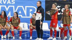 El banquillo del Poio Pescamar durante un partido de liga