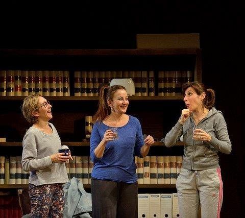 La compañía T de Teatro actúa en el Teatro Colón viernes y sábado y Sr. Chinarro mañana en el Playa.