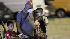 Una de las familias que este miércoles llegó a España en el avión procedente de Pakistán